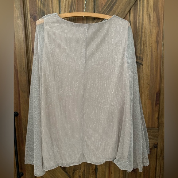 Formal wrap style blouse. Size 1X - Picture 2 of 3